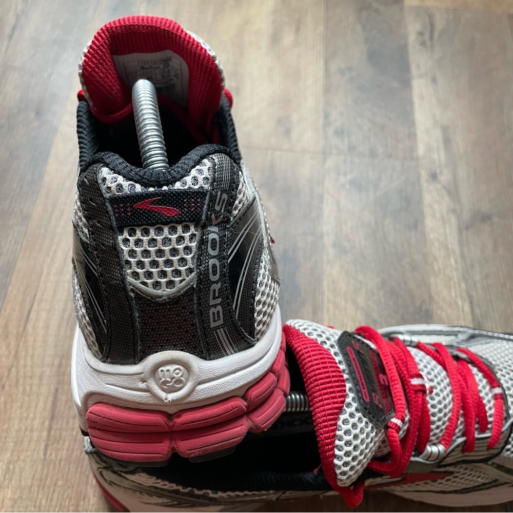 Brooks Ravenna Red and Black Men’s Running Shoes - Picture 3 of 14
